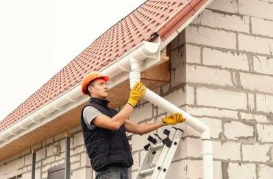 Pose et remplacement de gouttières à Mestes